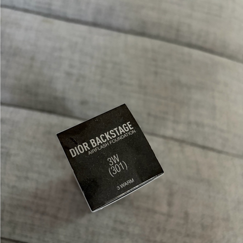 Dior Backstage Airflash Foundation in Black and Silver - Picture 2 of 2